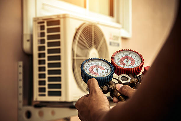 Professional Ac Installation technician working in Maxwell, TX